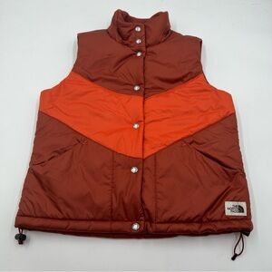 The North Face Women's Sylvester Vest size Small. Brandy Brown/Burnt Ochre